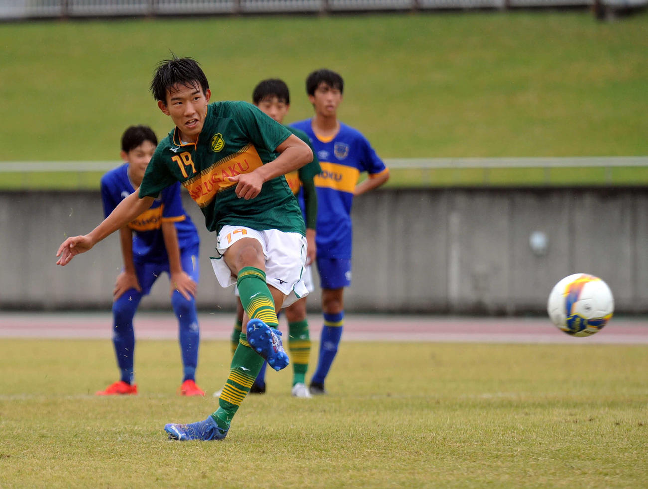 後半40分、PKを決める静岡学園FW松永