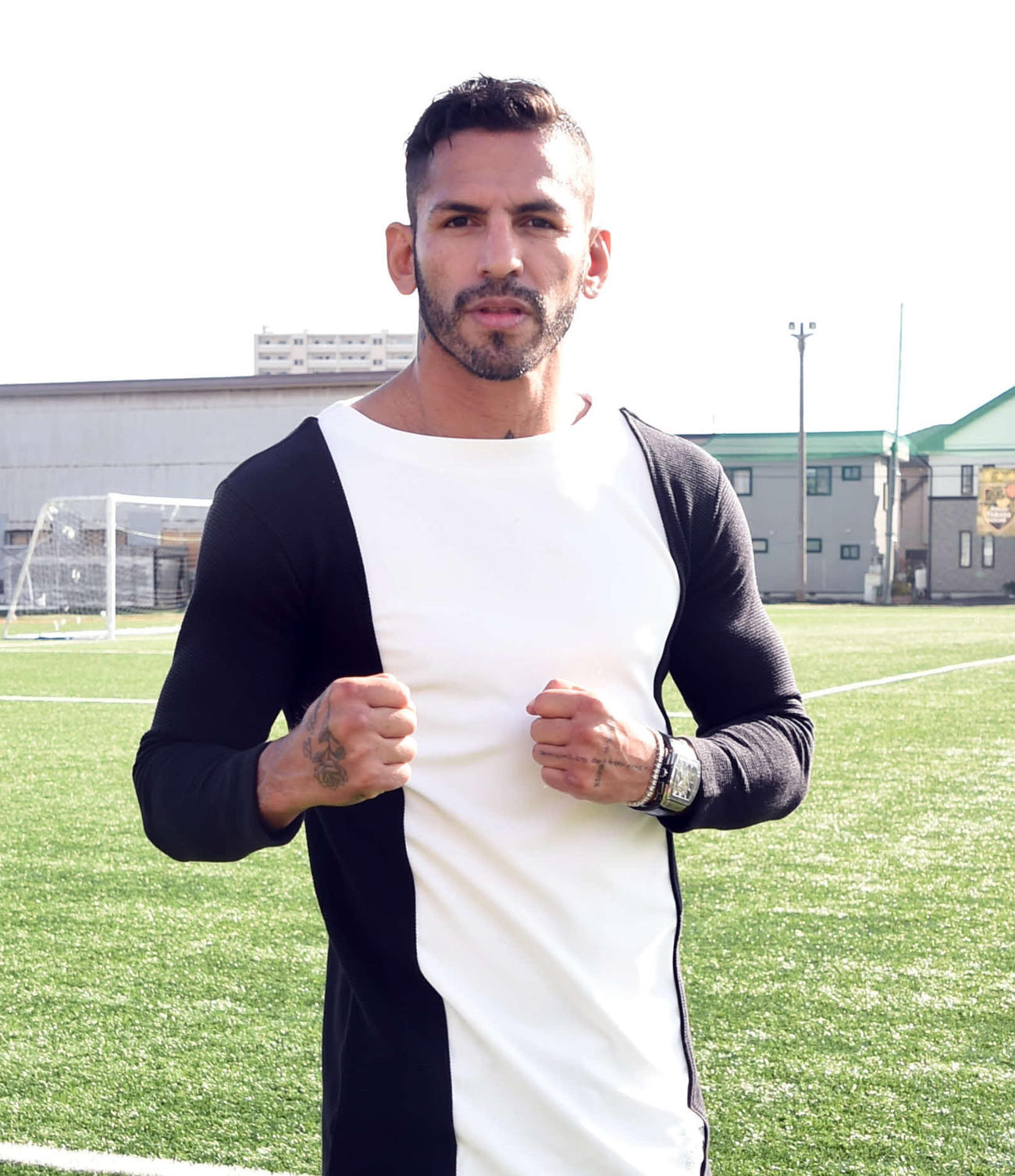 試合観戦に訪れたボクシング元世界3階級制覇王者のホルヘ・リナレス