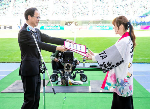 指原莉乃サッカーユニフォーム 大分出身の指原莉乃さん、天皇杯決勝の