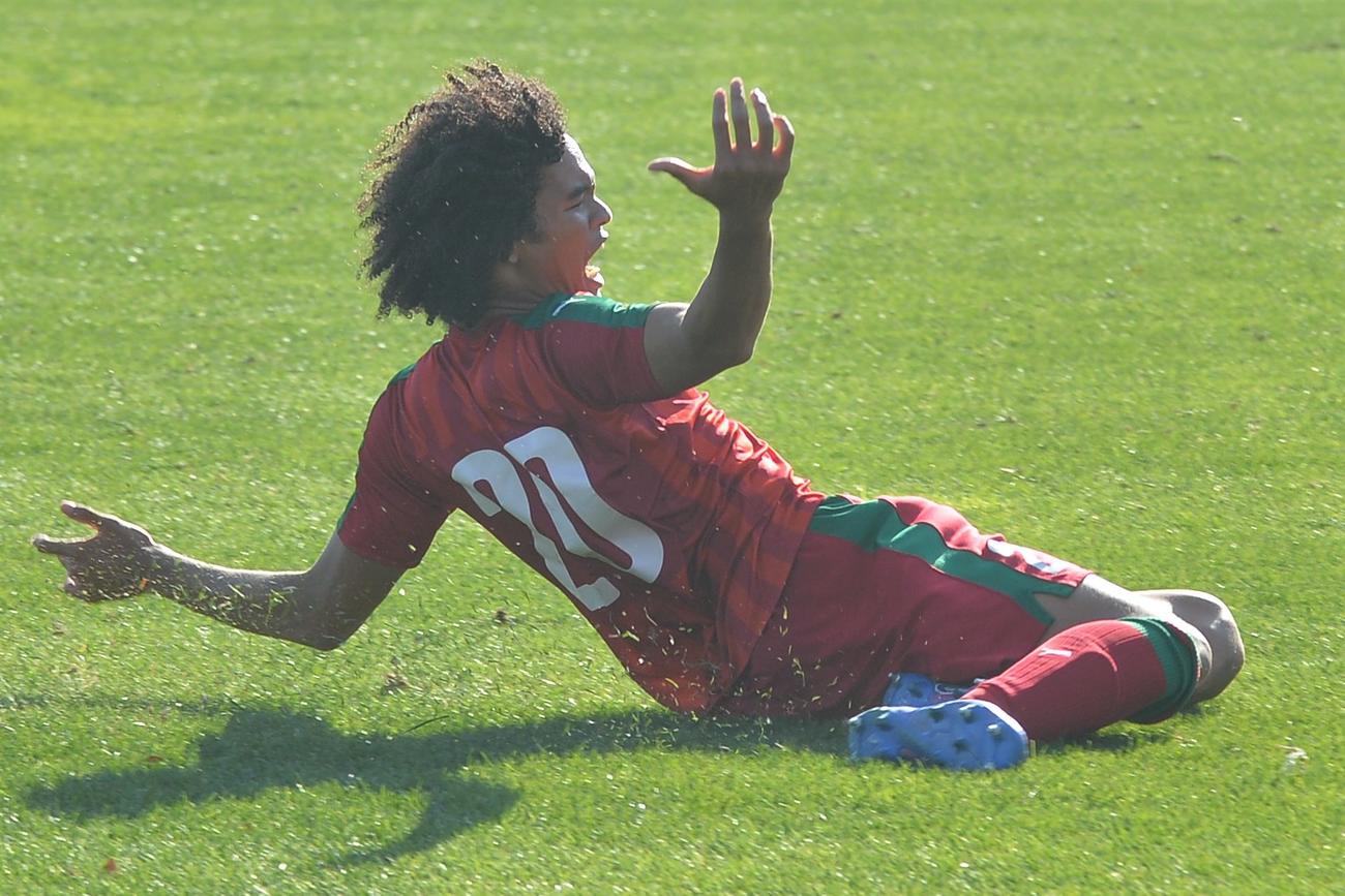 後半ロスタイム、決勝ゴールを決め、喜びを爆発させる尚志DFアンリ（撮影・佐藤究）
