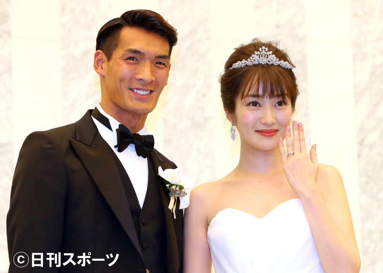 槙野智章（左）と高梨臨
