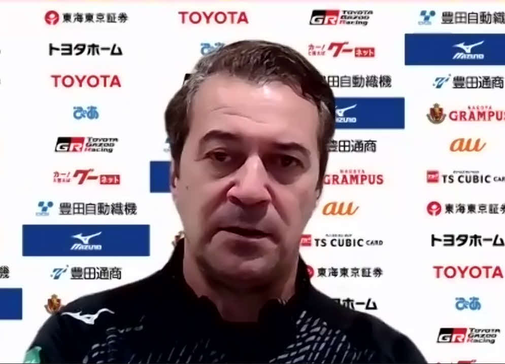 オンライン会見に出席した、マッシモフィッカデンティ監督
