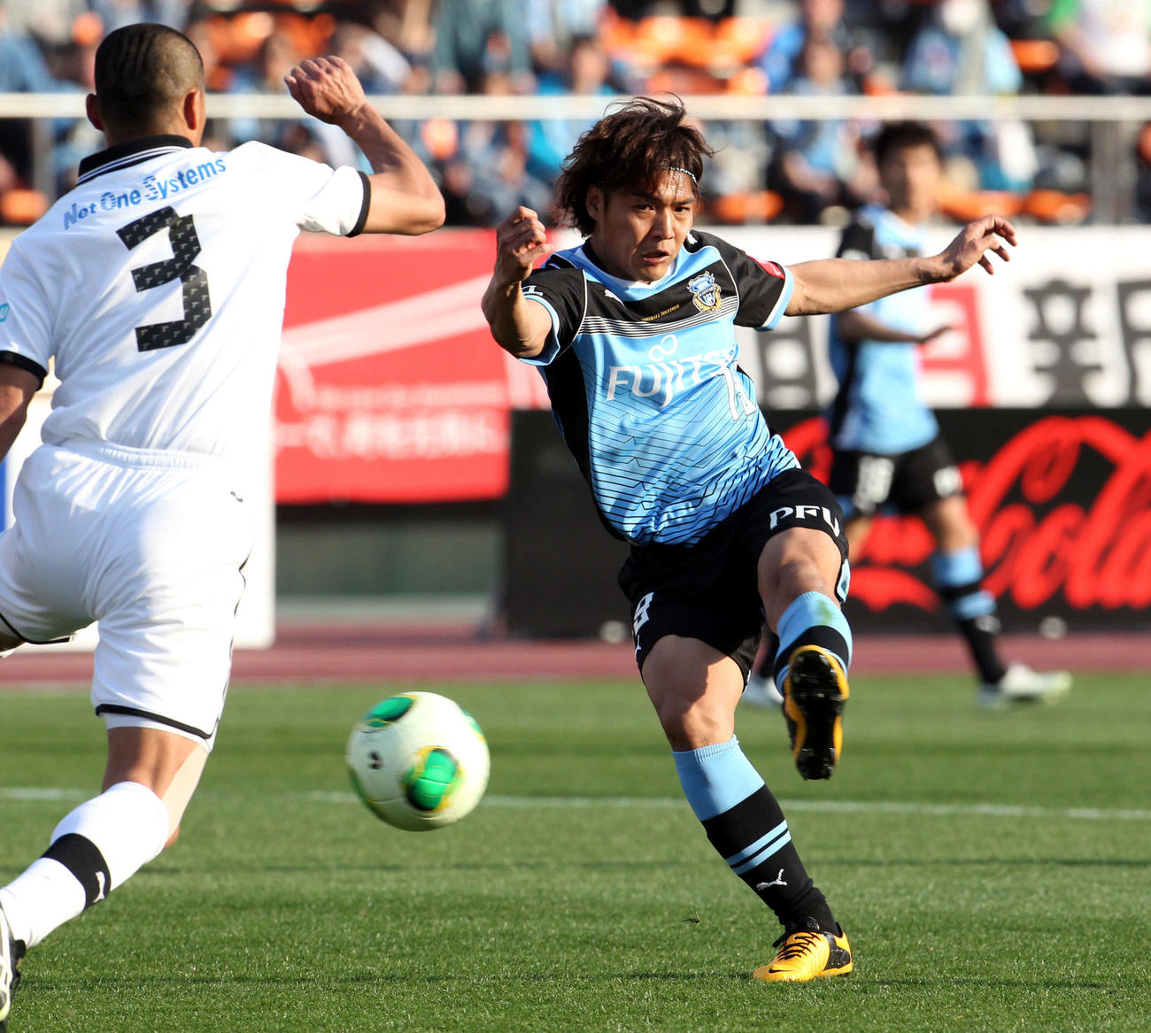 13年　川崎F対大分　後半、左足で同点となる移籍初ゴールを決める川崎F・FW大久保嘉人
