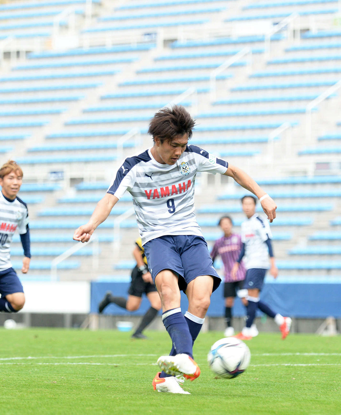 後半に先制点を決める磐田小川航