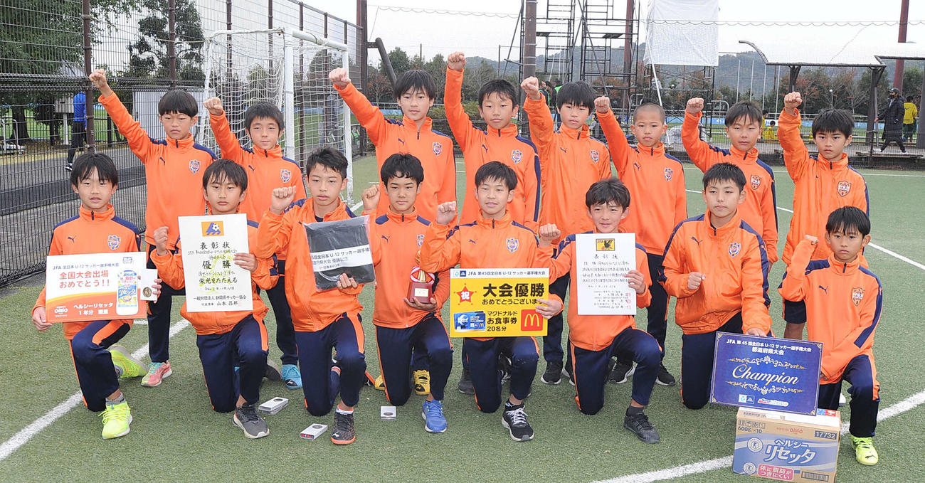 優勝した清水エスパルス清水の選手ら