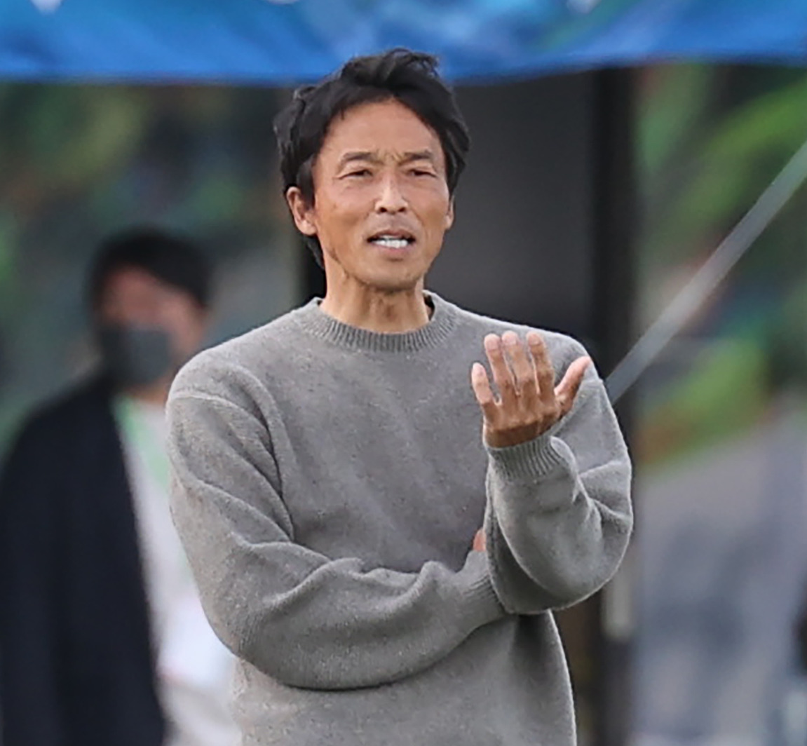 湘南山口智監督（2021年11月7日撮影）