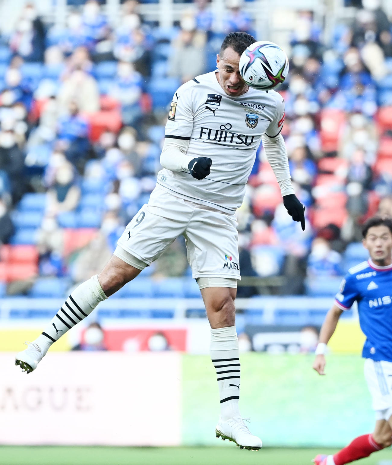 横浜対川崎F　後半、ゴールを決める川崎Fダミアン（撮影・横山健太）