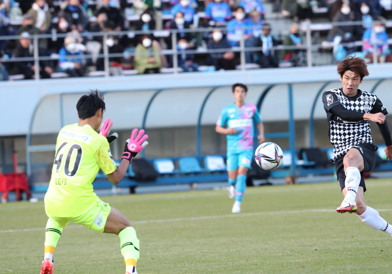 鳥栖対神戸　後半、先制ゴールを決める神戸大迫勇也（撮影・梅根麻紀）