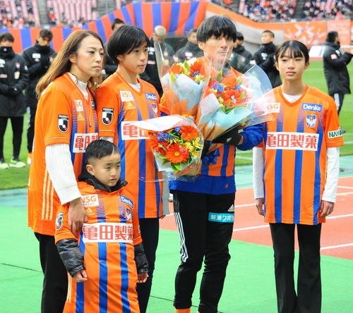 引退田中達也が大粒の涙 たくさんケガしながら頑張った 現役21年に別れ ｊ２写真ニュース 日刊スポーツ