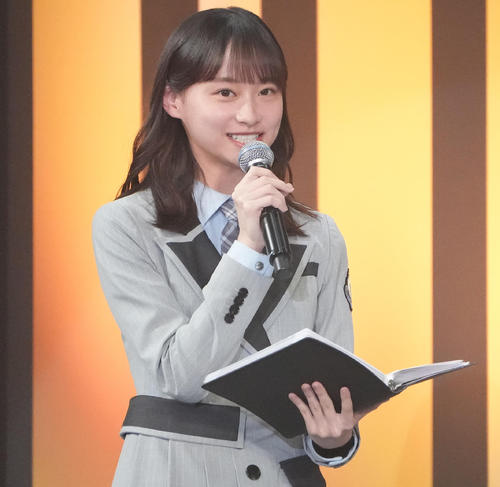 Jリーグアウォーズでインタビュアーを務めた日向坂46の影山優佳（撮影・鈴木みどり）