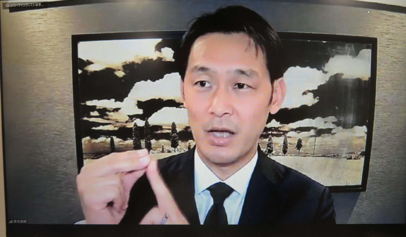 オンライン取材に対応する、今季限りで勇退した家本元審判員