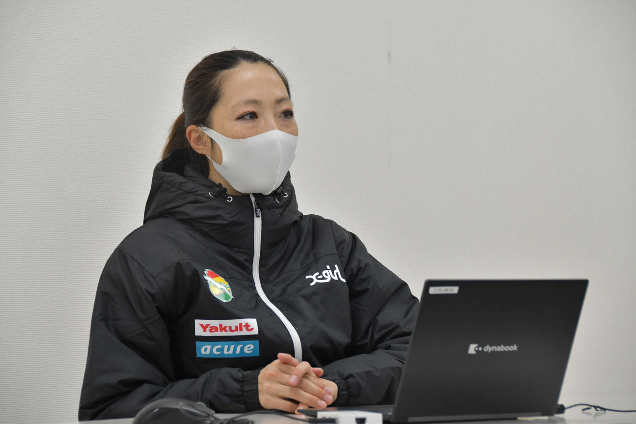 第1子出産後初練習を終えて取材に応じる、千葉FW大滝　（C）JEFUNITED