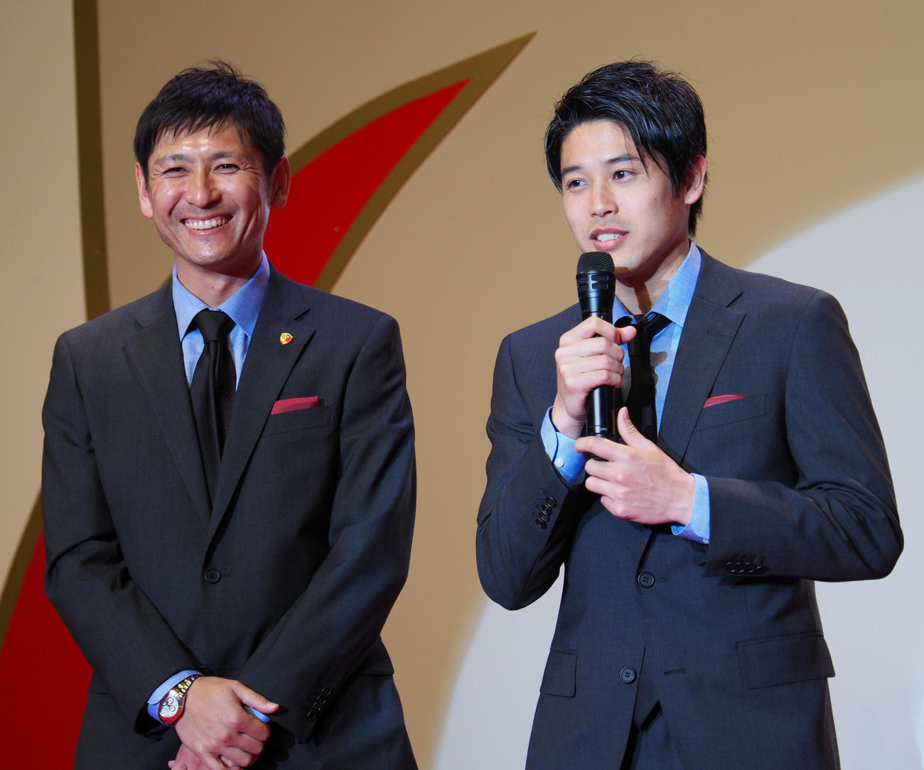 中田浩二氏（左）と内田篤人氏