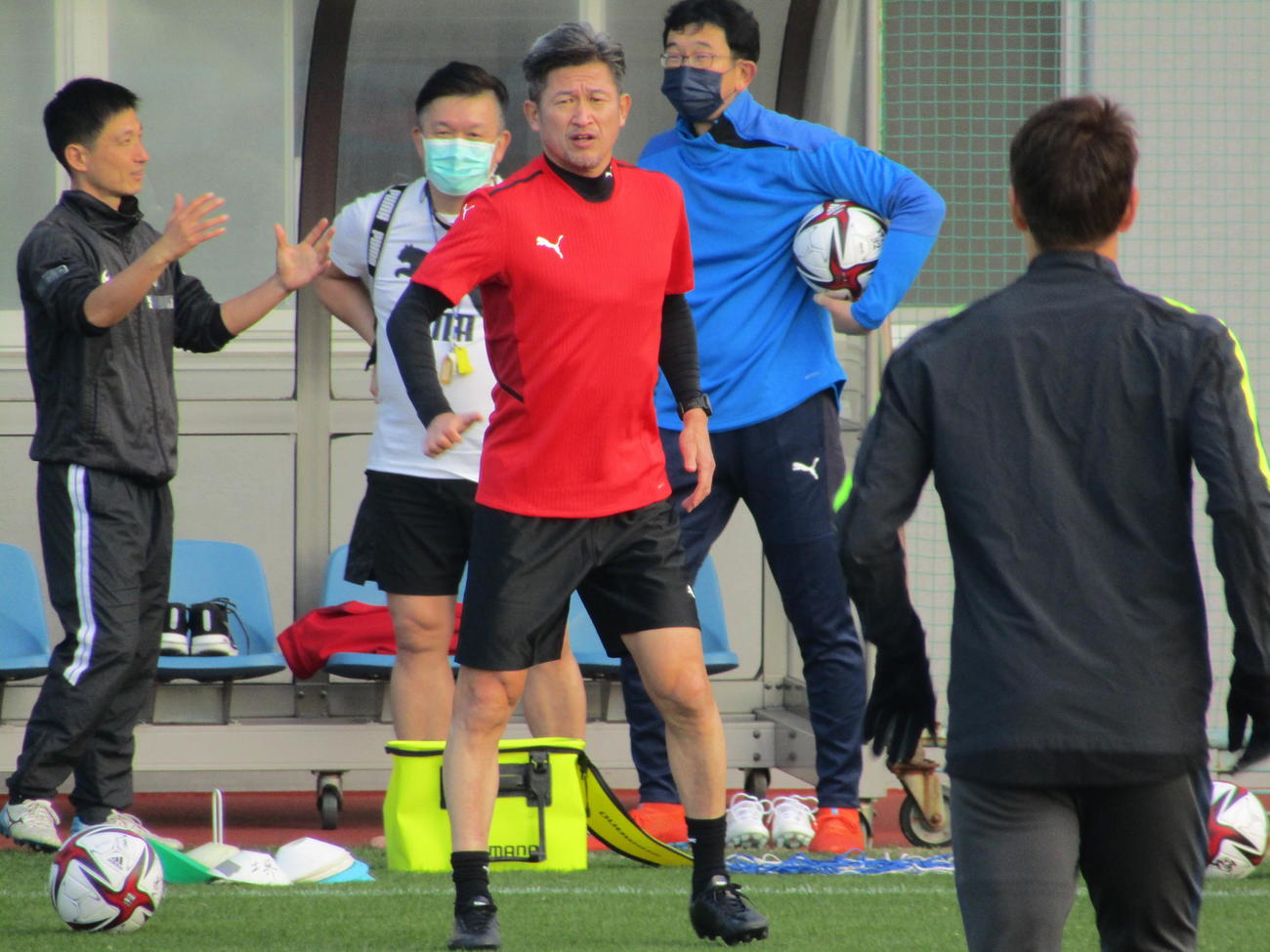 大阪府内で自主トレを行うカズ