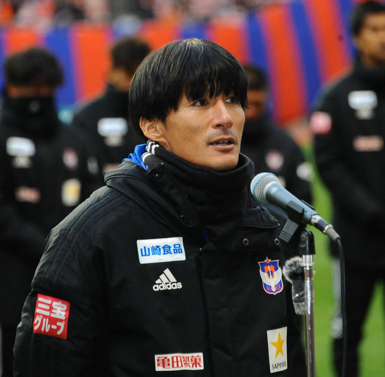 試合後の引退セレモニーで涙を流す新潟FW田中達也（21年12月5日撮影）