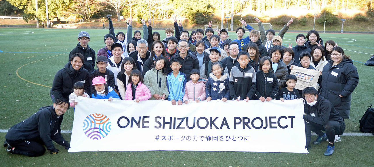 イベント終了後、学生も含めて記念撮影