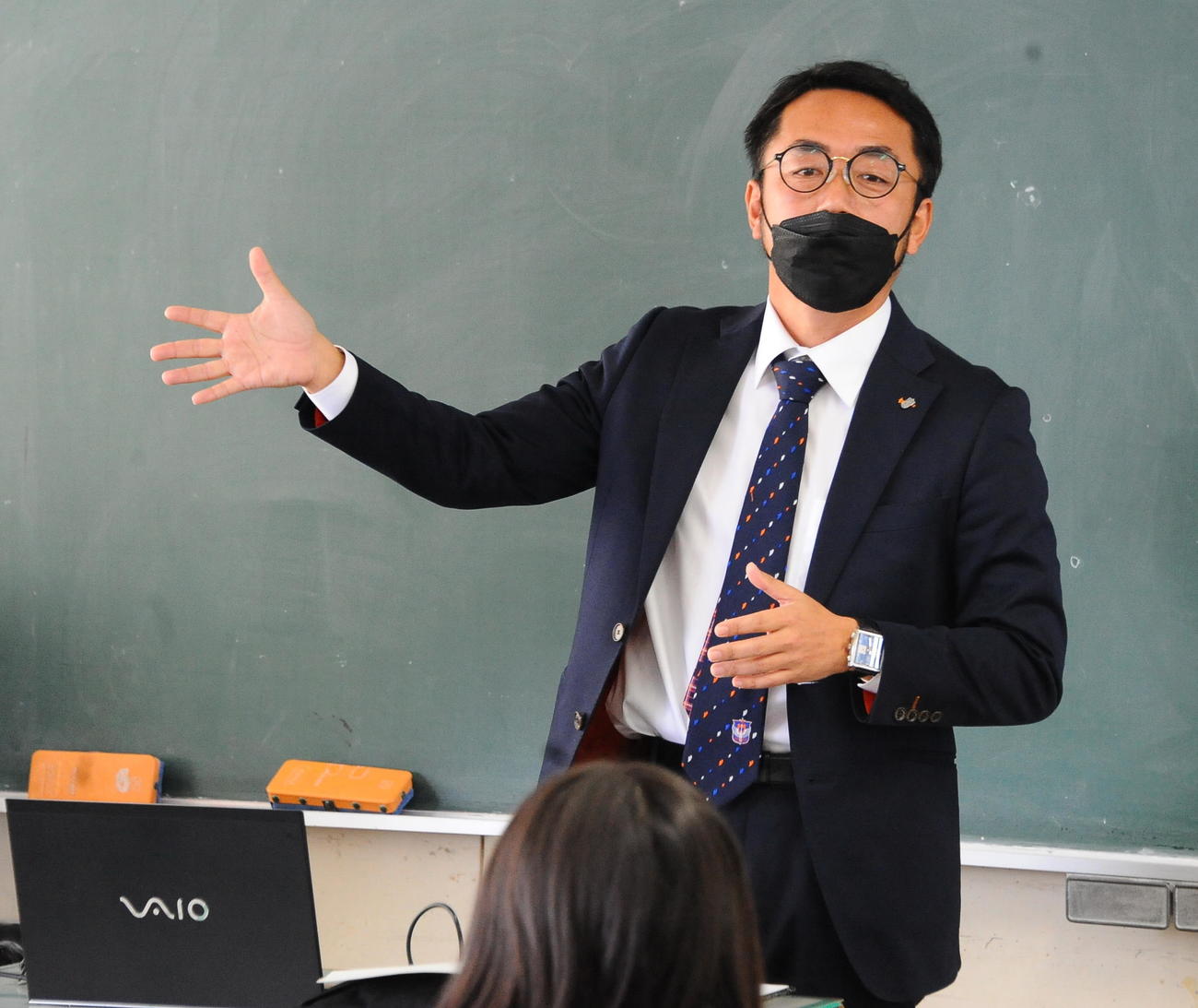 母校の南浜小学校でキャリア教育授業の講師を務めた渡辺コーチ