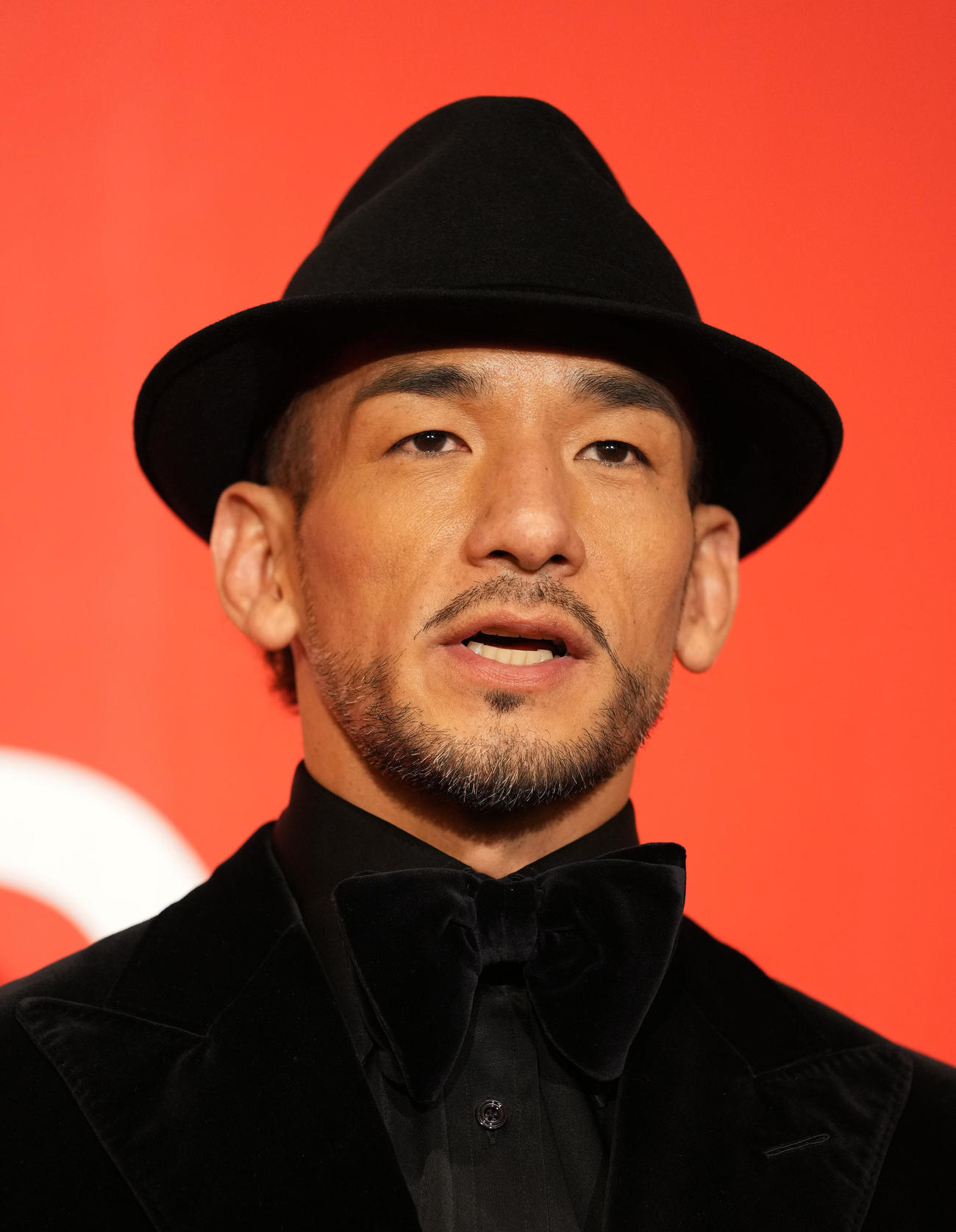 「HEROs AWARD 2021」の表彰式に訪れ、記者の質問に答える中田氏（撮影・菅敏）