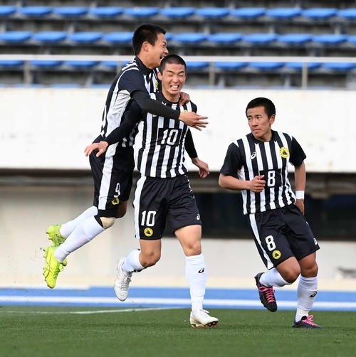 高校サッカー 長崎総合科学大付 小嶺監督が体調不良ベンチ外も逆転勝ち サッカー写真ニュース 日刊スポーツ