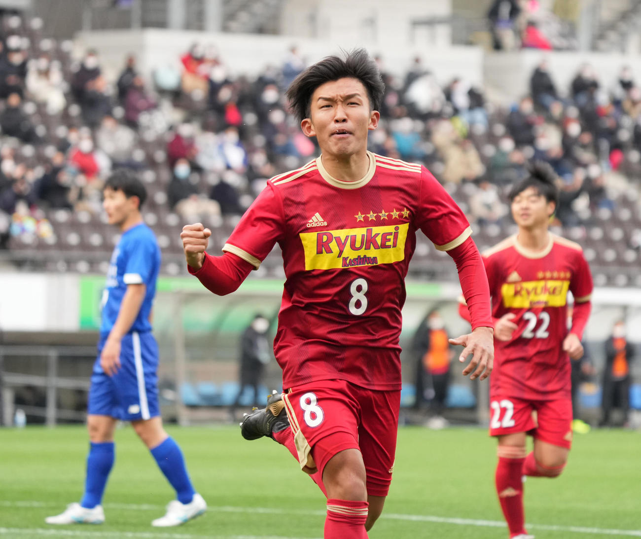 流通経大柏対近大和歌山　前半、流通経大柏・小林は先制ゴールを奪う（撮影・小沢裕）