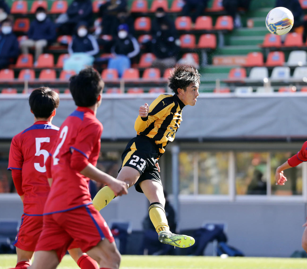 三重対前橋育英　前半、先制ゴールを決める前橋育英・小池直矢（撮影・浅見桂子）