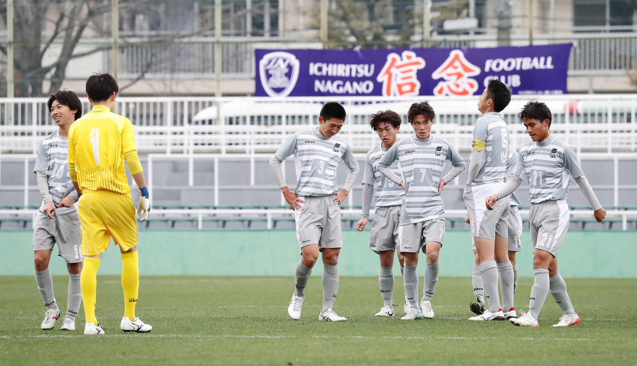 敗れた市長野イレブン（撮影・丹羽敏通）