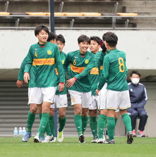 高校サッカー 守備職人 静岡学園mf小泉v弾 思い切って上がった サッカー写真ニュース 日刊スポーツ 高校サッカー 守備職人 静岡学園mf小泉v弾 思い切って上がった サッカー写真ニュース 日刊スポーツ