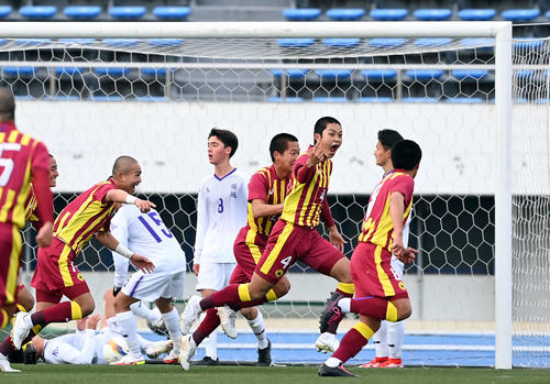 高校サッカー 長崎総合科学大付3回戦進出 不在の小嶺監督への思い胸に サッカー写真ニュース 日刊スポーツ 高校サッカー 長崎総合科学大付3回戦進出 不在の小嶺監督への思い胸に サッカー写真ニュース 日刊スポーツ