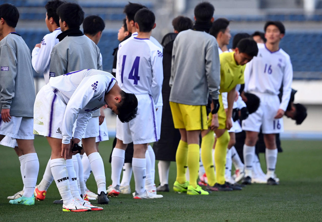 長崎総合科学大付対堀越　長崎総合科学大付に負けを喫し2回戦敗退となった堀越（撮影・たえ見朱実）