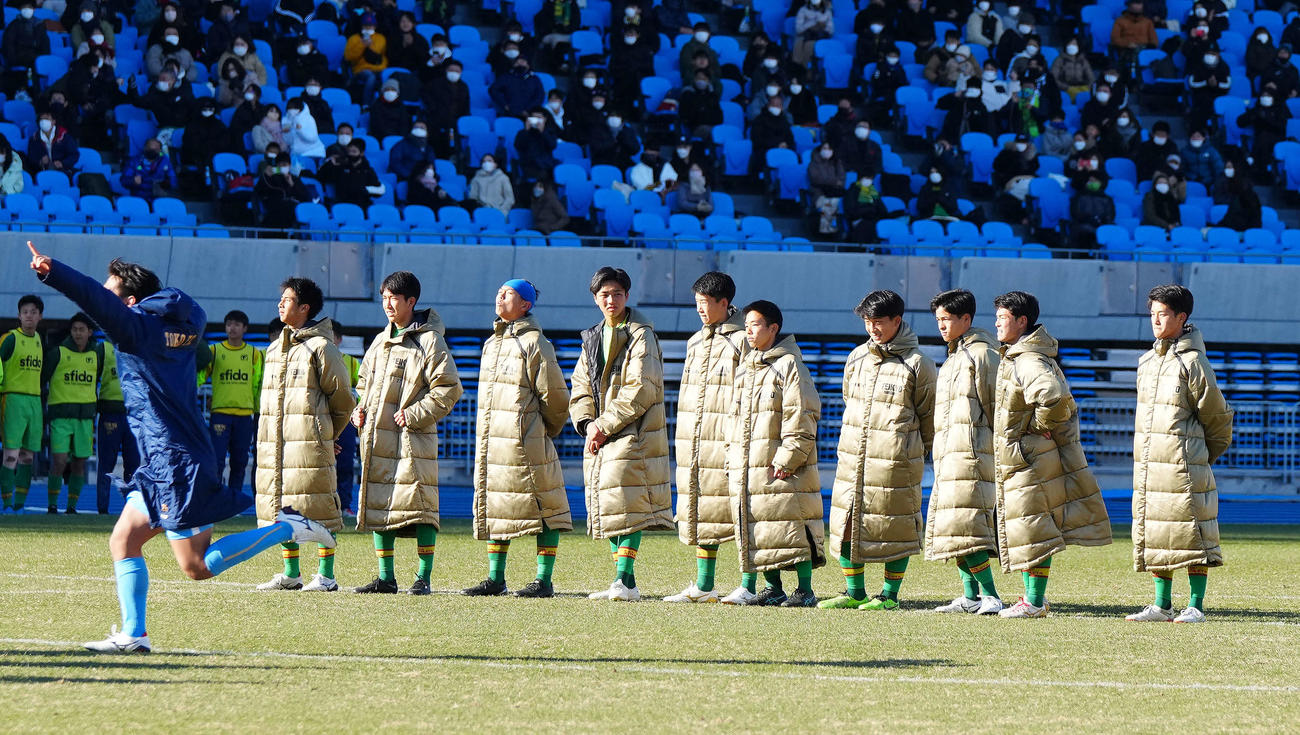 帝京長岡対桐光学園　PK戦で桐光学園に敗れた帝京長岡の選手たち（撮影・江口和貴）