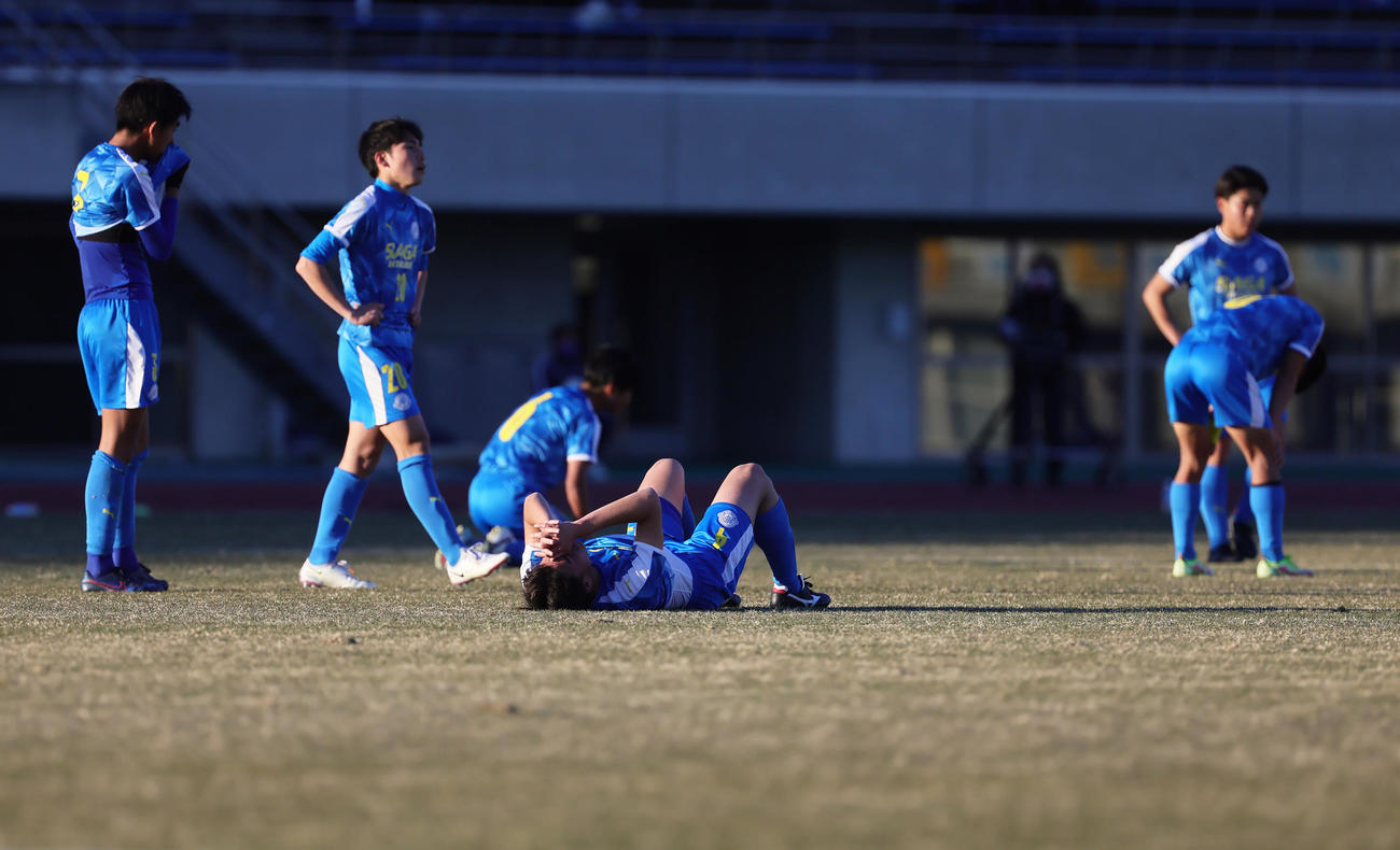 佐賀東対大津　3回戦で敗れがっくりとする佐賀東の選手たち（撮影・足立雅史）