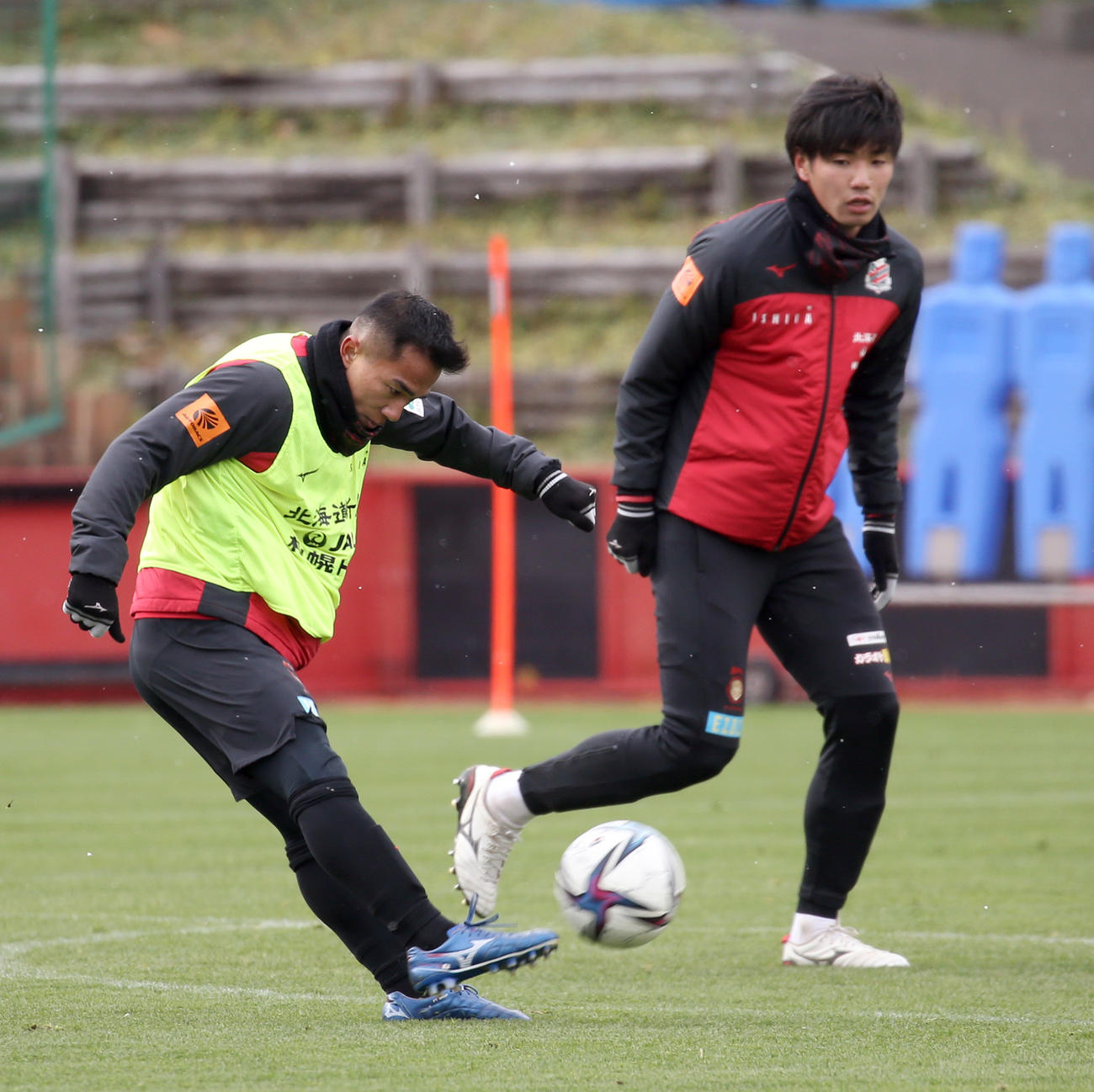 シュートを放つ札幌チャナティップ（撮影・佐藤翔太）