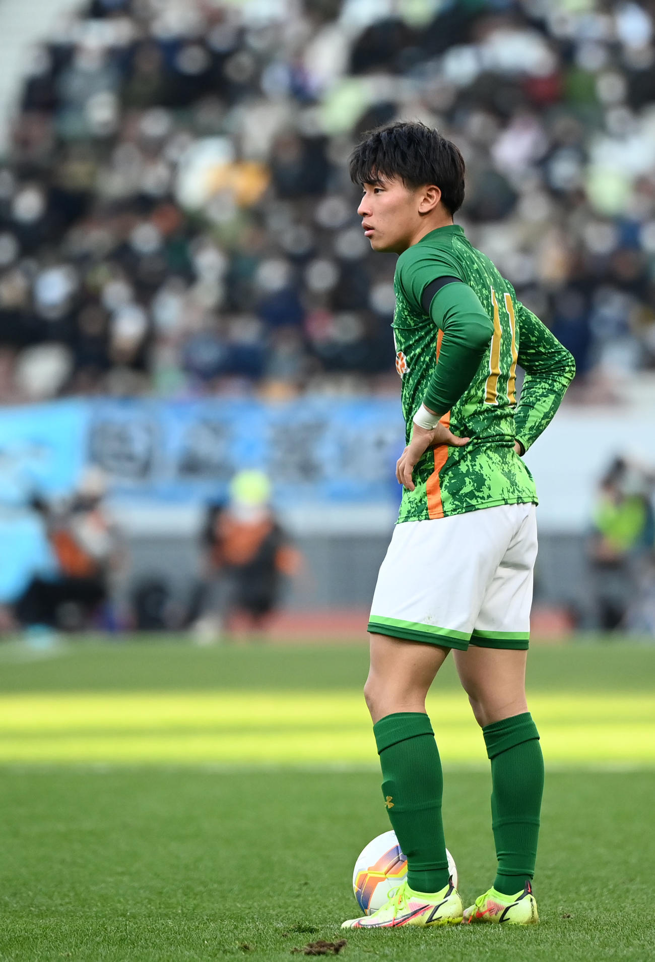 後半、FKでキッカーを務める青森山田・藤森（撮影・横山健太）