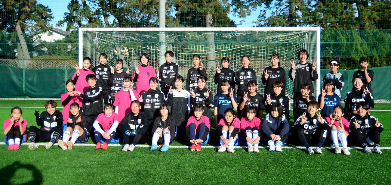 合同練習会に参加したルクレMYFC、高洲中、榛原中の選手たち