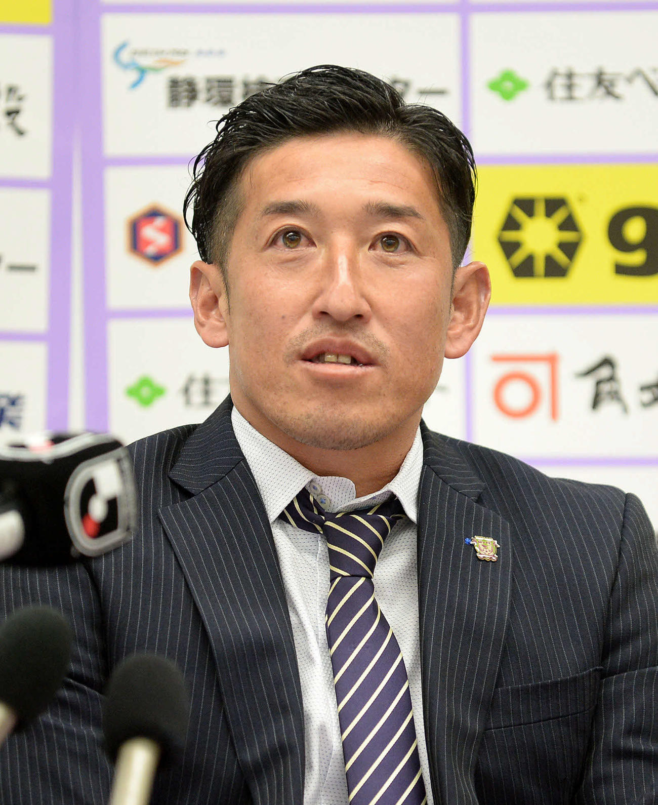 21年12月、引退会見に臨む藤枝MF谷沢達也