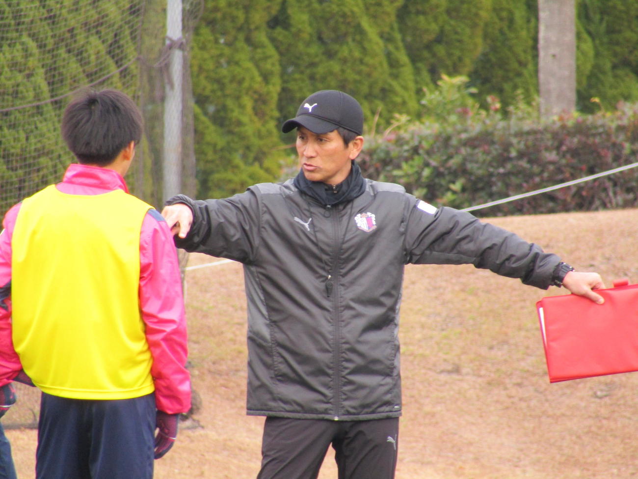 C大阪の宮崎キャンプで指揮する小菊昭雄監督
