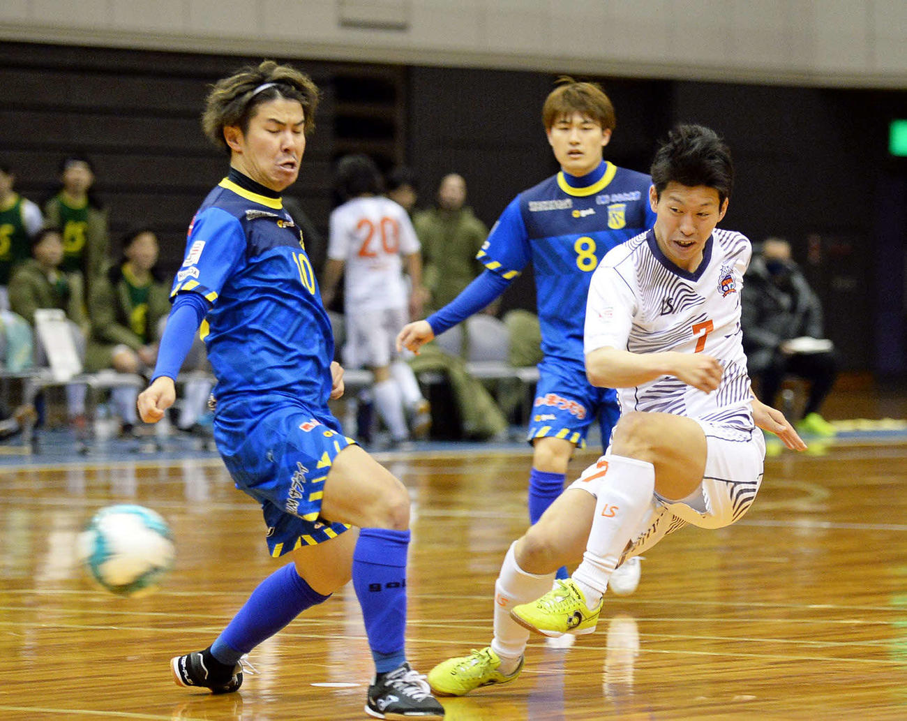 2得点に絡む活躍で勝利に貢献したアグレミーナ浜松山桐（右）