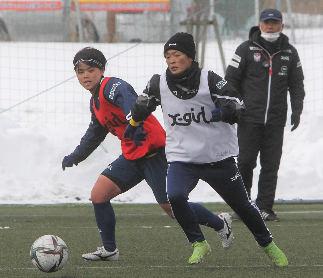 キャンプ前、新潟での最終練習を行う上尾野辺（中央）