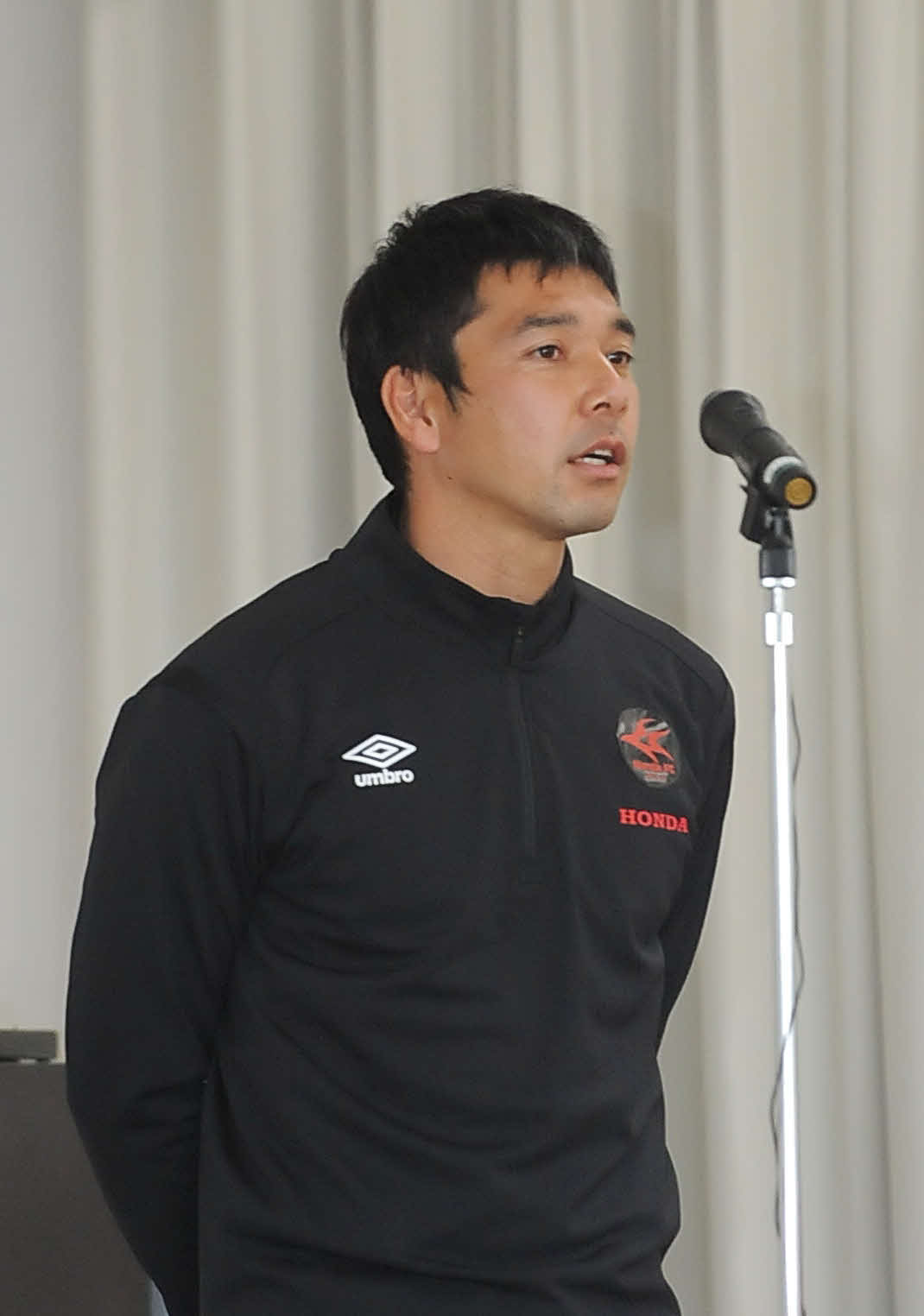 決意表明するホンダFCの安部監督
