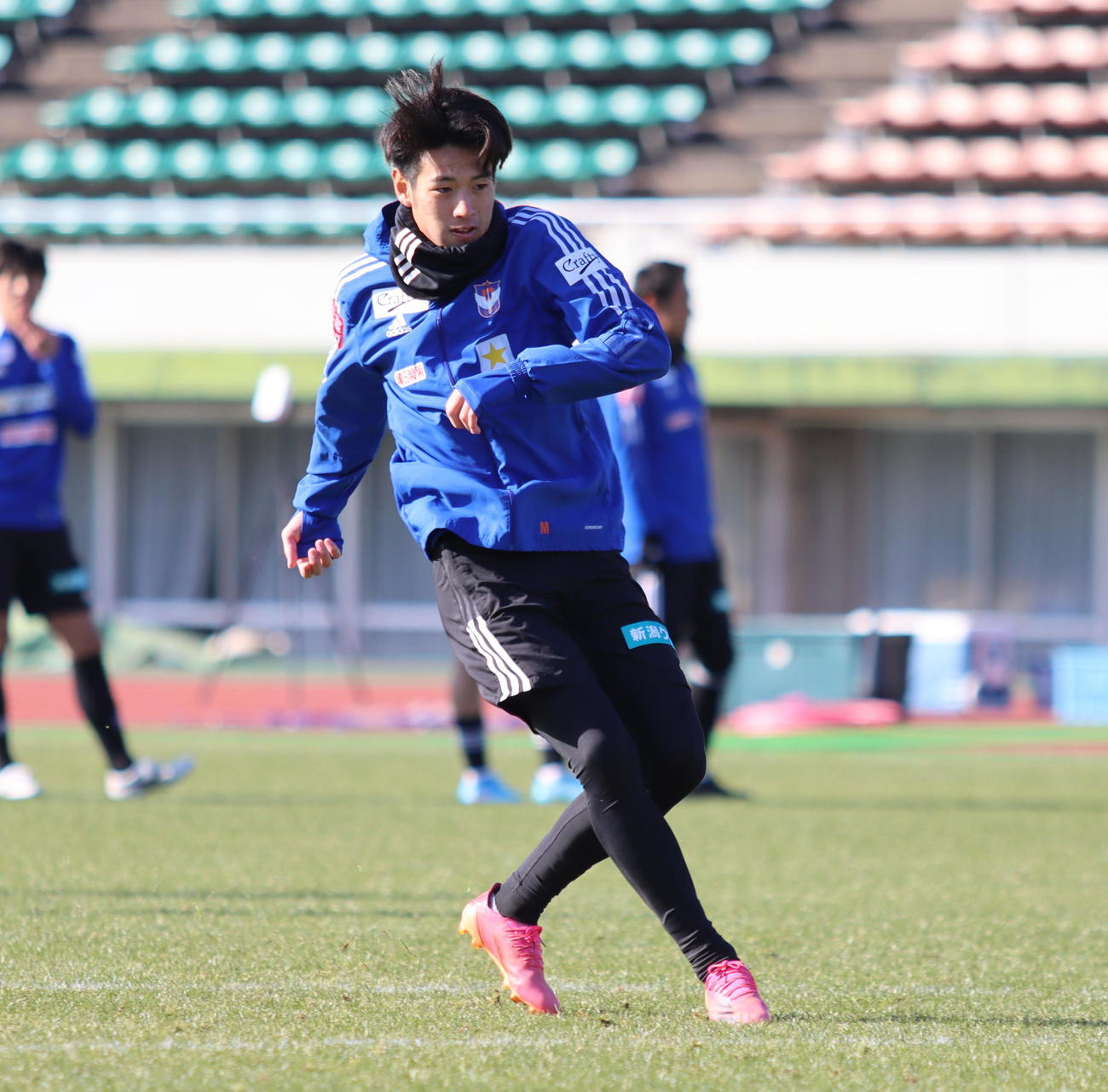 練習に参加する松田（アルビレックス新潟提供）