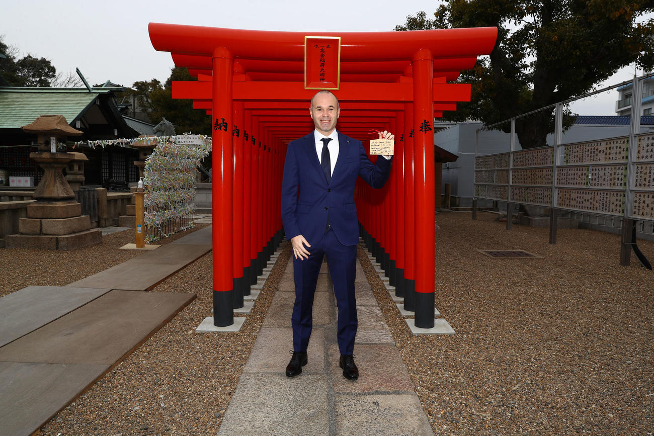 必勝祈願を行う神戸イニエスタ主将（Ｃ）VISSEL KOBE