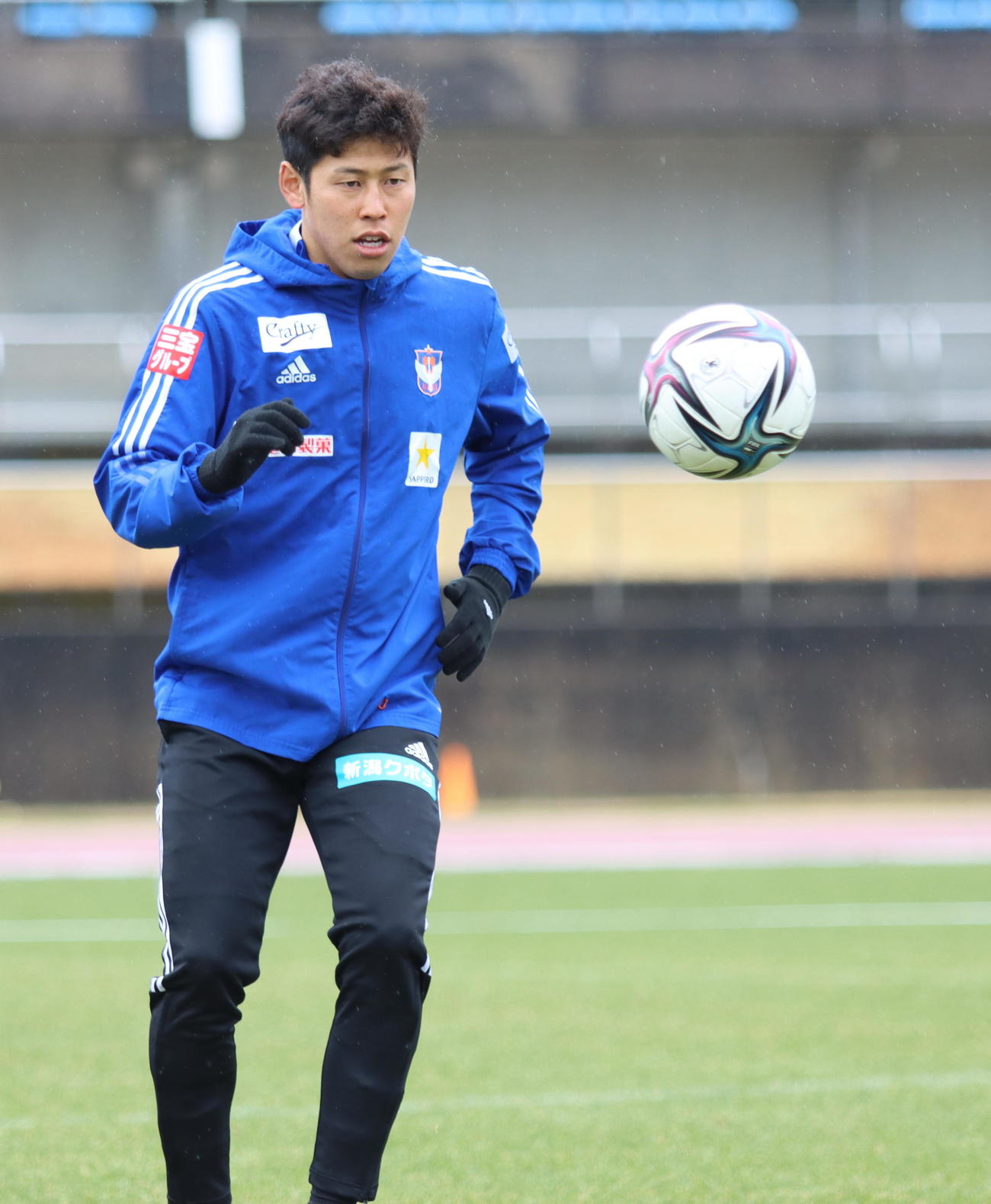 練習に参加する谷口（アルビレックス新潟提供）