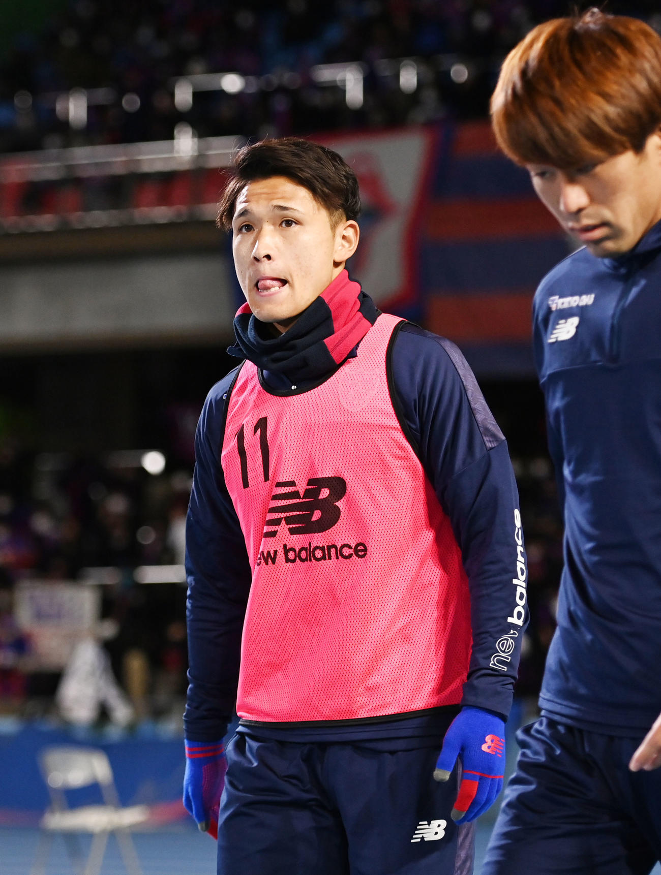 川崎F対東京　試合前、あいさつを終えアップへ向かう東京松木（撮影・横山健太）