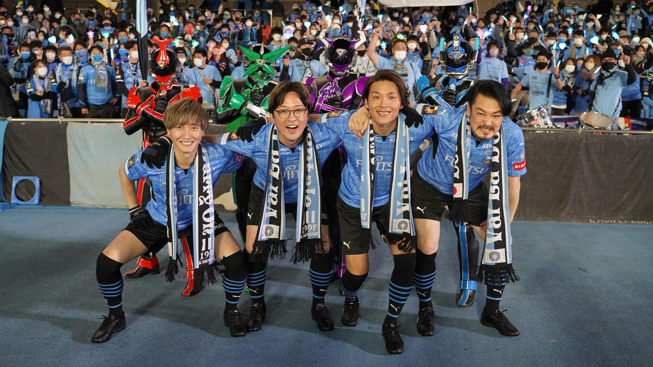 川崎フロンターレの開幕戦ハーフタイムショーをおこなった純烈