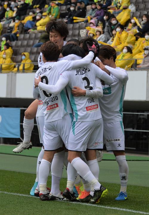 初昇格岩手が千葉破る 秋田豊監督ｊ２初勝利 横浜ｆｃは大宮に競り勝つ ｊ２第１節 ｊ２写真ニュース 日刊スポーツ