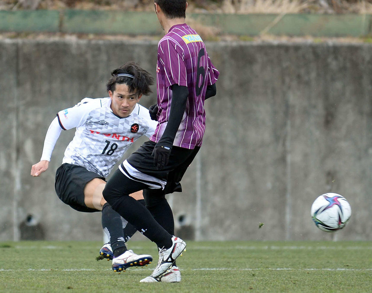 1得点を挙げて逆転勝ちに貢献したホンダFCのFW崎山