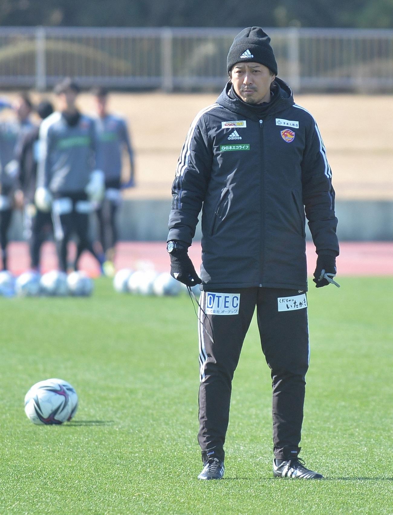 “ポゼッションサッカー”を掲げ、面白かったと言ってもらえる、エキサイティングなサッカーをしたいと語った原崎監督