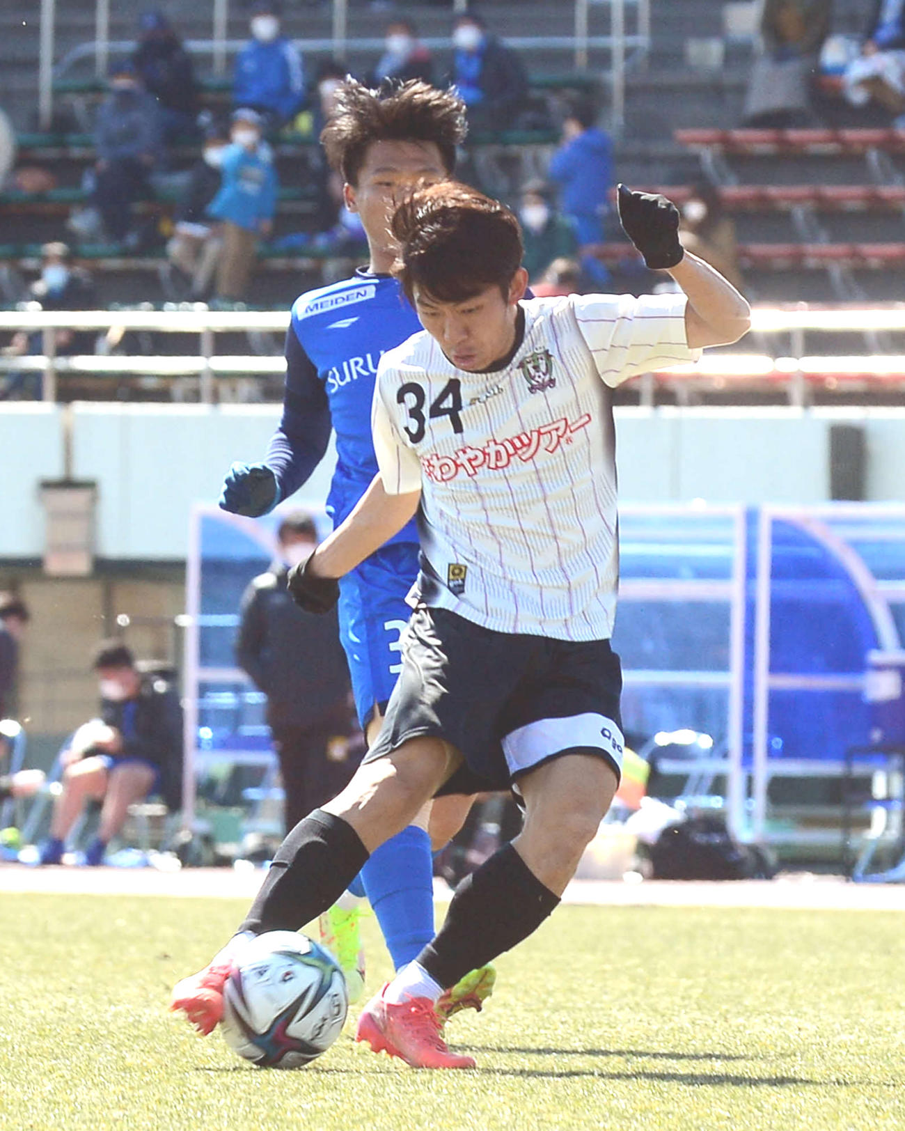 同点ゴールを決めた藤枝FW三木は、得点後もゴールに迫る