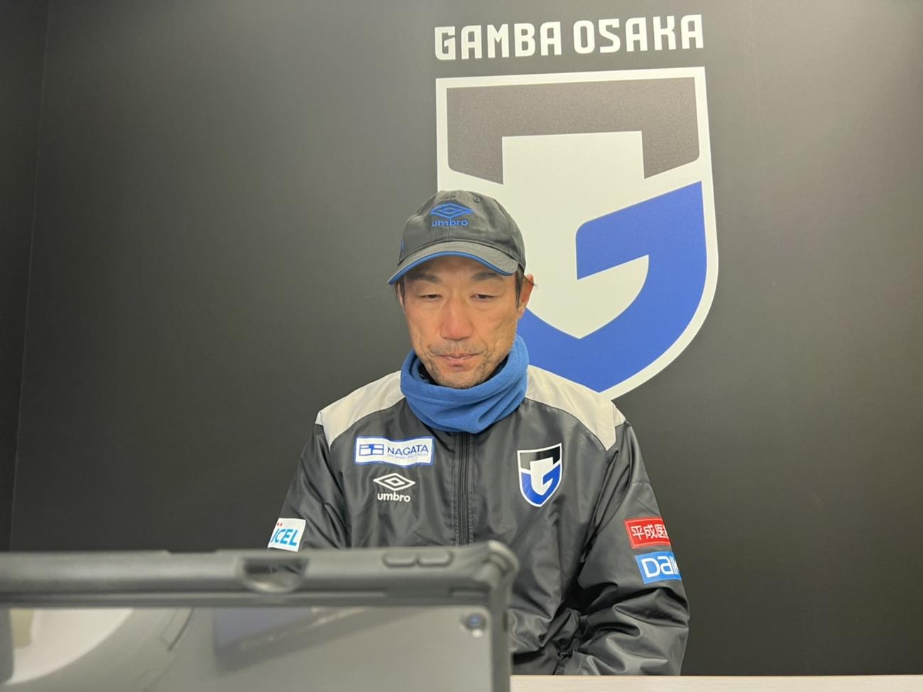 オンライン取材に応じるG大阪片野坂監督（C）GAMBA OSAKA
