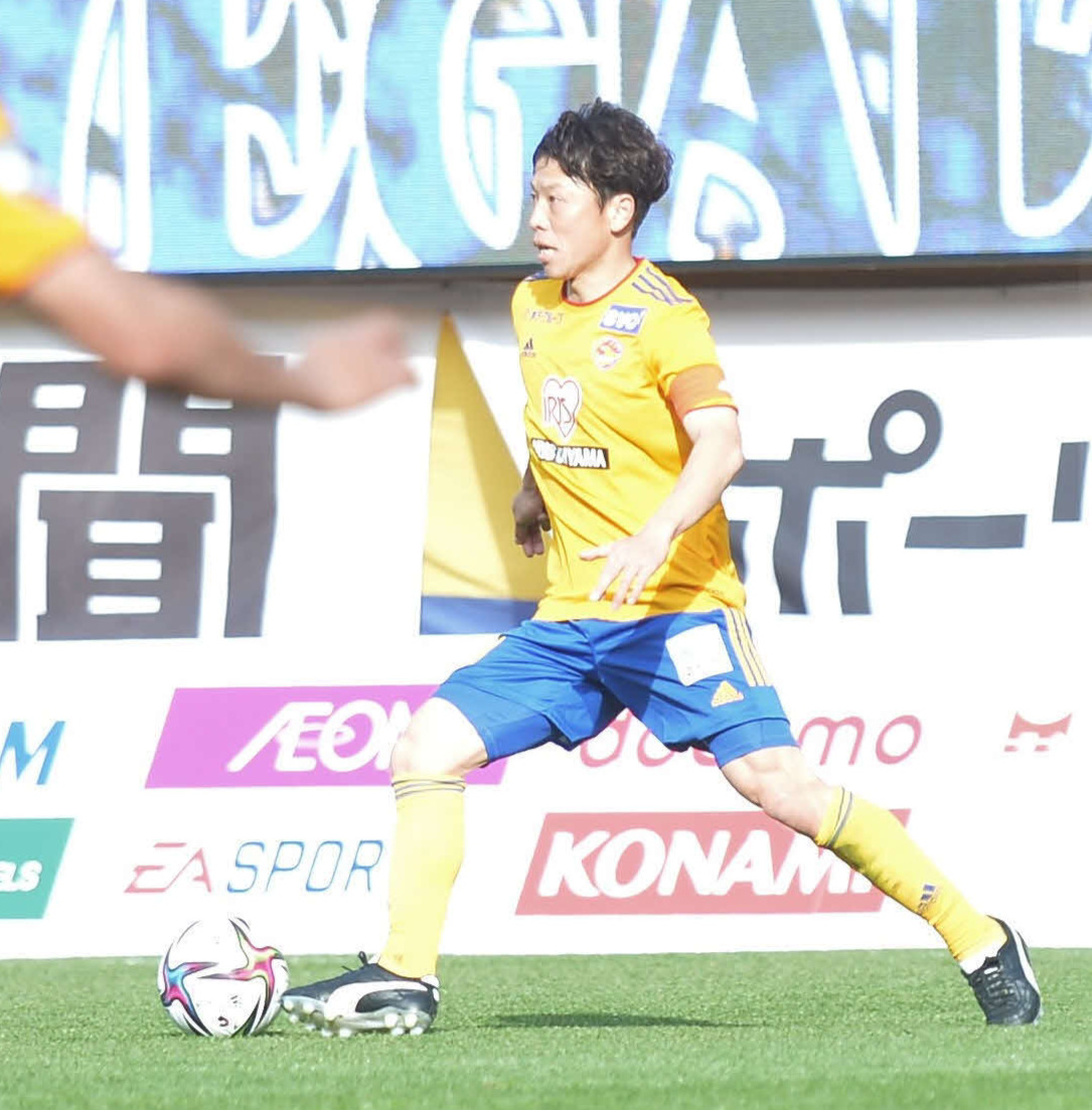 2月20日、開幕新潟戦でプレーする梁勇基